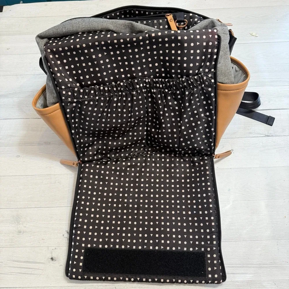 Petunia Pickle Bottom Camel &‎ Graphite Boxy Backpack diaper bag